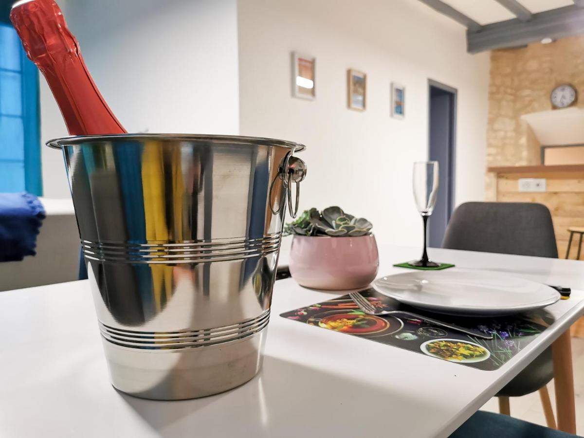 Appartement Ma Douce Charente - Superbe T3 Design et Fonctionnel - Hyper Centre à Saintes Extérieur photo