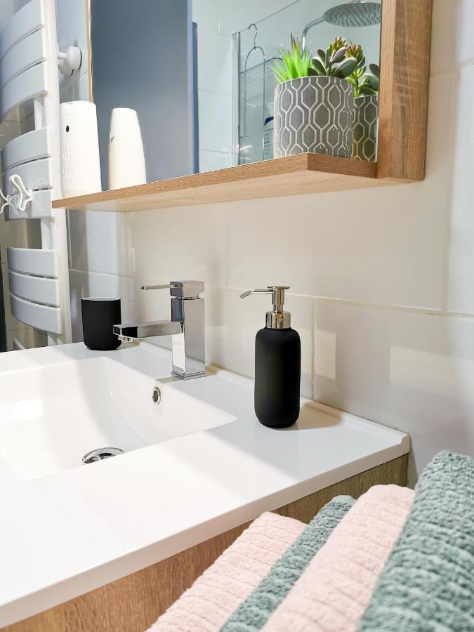 Appartement Ma Douce Charente - Superbe T3 Design et Fonctionnel - Hyper Centre à Saintes Extérieur photo